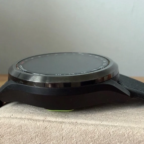 GARMIN Approach S42 GPS Golf Watch. Pre-Owned. Dust Plug. Great Condition. - Picture 10 of 12